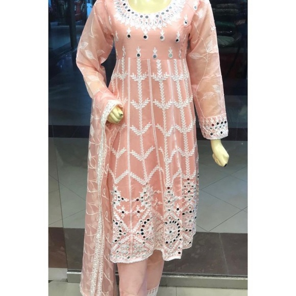 Party wear - Picture 16 of 16